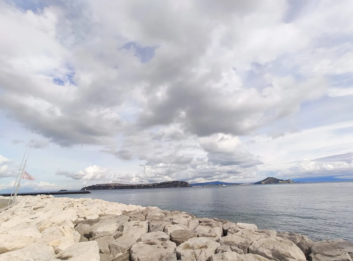 Le spiagge più belle di Procida: sabbia, calette e spiagge libere (2026)