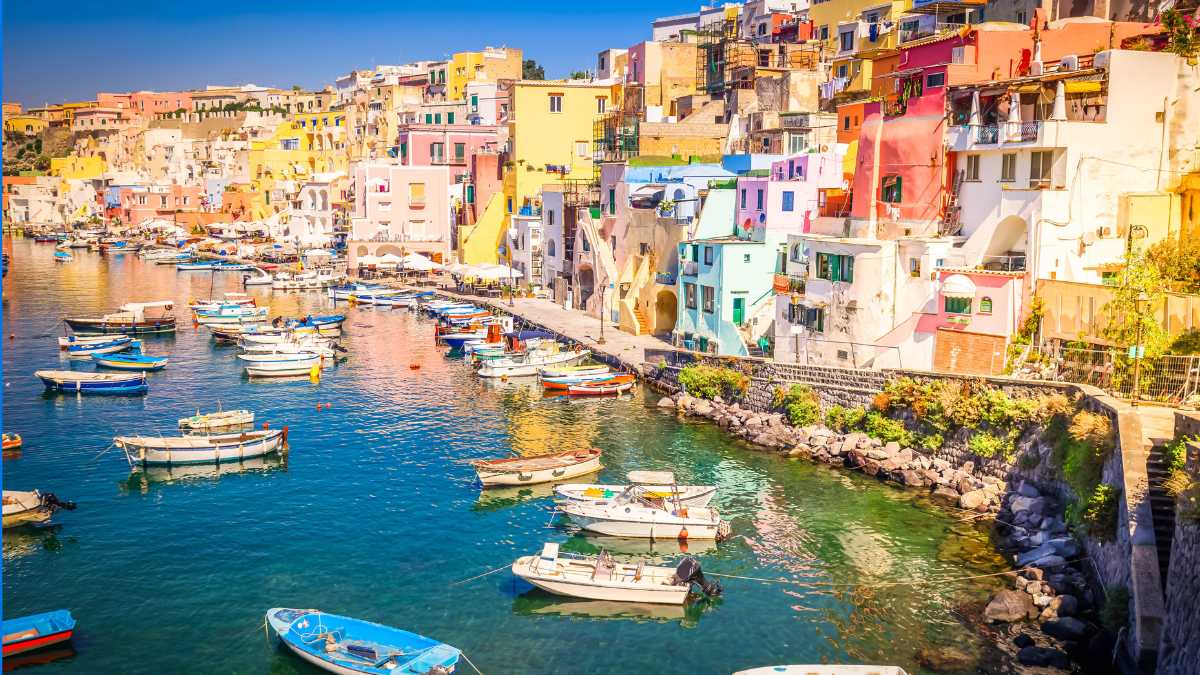 Cosa vedere a Procida: attrazioni, monumenti e posti segreti da non perdere